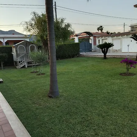 בית הארחה Ada אבולה